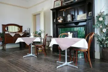 <p>Ceylon Tea or the Rose Tea set? &nbsp;The choice is yours in the traditional tea room in the historic Old British Consulate</p>