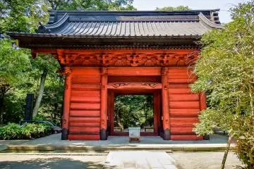 <p>L'arri&egrave;re de la porte color&eacute;e Niten-mon</p>