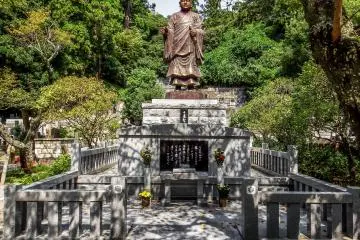 <p>Une statue de Nichiren, le fondateur de la secte bouddhiste Nichiren</p>