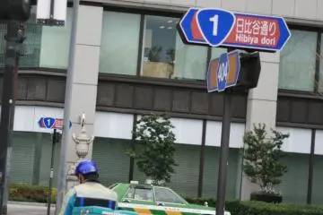 <p>The intersection heading to the palace</p>