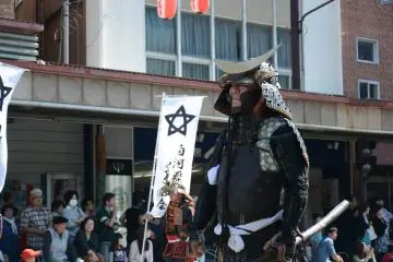 사무라이 씨족을 기반으로 한 갑옷은 여러 가지 종류가 있다.