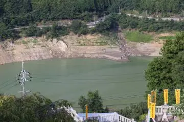 <p>Looking down on Niu-Kawakami Kamishi Shrine's original location on the opposite side of the flood control reservoir</p>