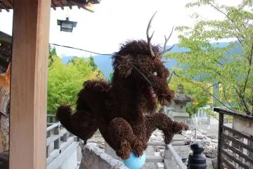 <p>A Takaokami-no-Okami statue made of cedar boughs</p>