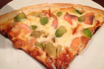 <p>Simple but tasty avocado salmon pizza.</p>