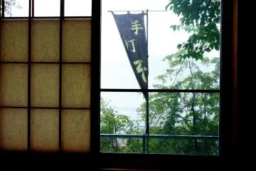 손수 만들어진다는 소바 면