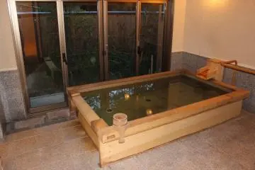 <p>The private/family cedar wood bath</p>