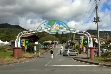 <p>Pintu masuk area Edel Wein</p>