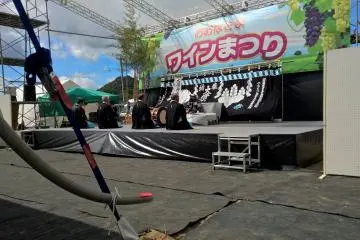 <p>Pendeta Kagura memmberikan pemberkatan pada pembukaan festival</p>