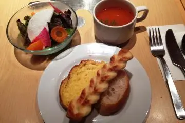 <p>The braided bread is delicious to look at.</p>