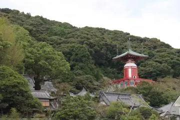 <p>Yugitou (Red Tower) is easy to see, even at a great distance.</p>