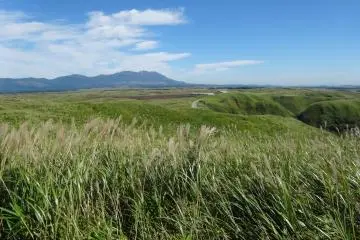 <p>La vue du Mont Aso depuis le point de vue de Daikanbo en automne est incroyable</p>