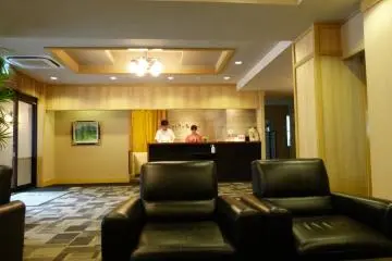 <p>พนักงานของที่นี่ให้ความช่วยเหลือดี</p>
