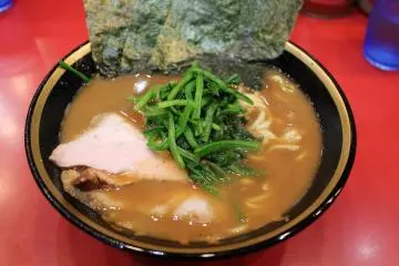 <p>Iekei ramen at Yoshimuraya</p>
