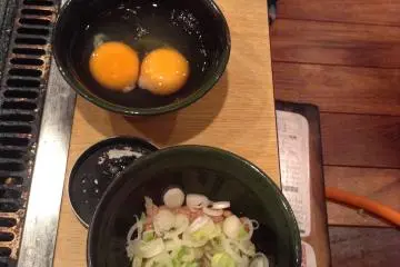 These are the ingredients for the nattou (Japanese fermented soybeans) omelette. (Photo: Ayn Gonzales)