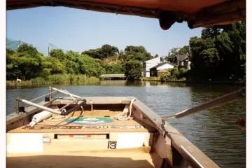 The rear and interior of the boat. Admire the tatami! (Photo: Louise Waghorn. )