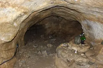 <p>A small side chamber</p>