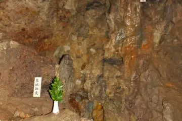 <p>The significant stone formations of the innermost chamber</p>