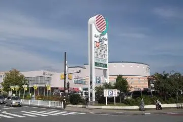 <p>This big sign is at the junction between the main building and the annex</p>