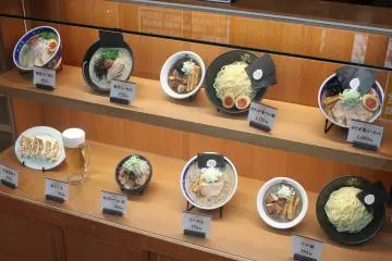 <p>Not sure what to eat? The outside menu helps.</p>