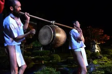 <p>Drummers enjoying the sight in a garden</p>