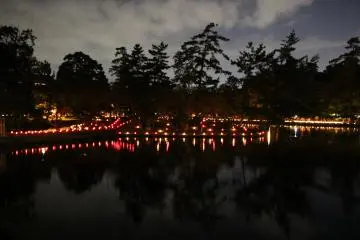 <p>Looking back from outside Todaiji</p>
