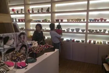 도기, 가방 등 잡화점