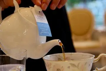 <p>Teh dibuat dari daun teh Hediard</p>