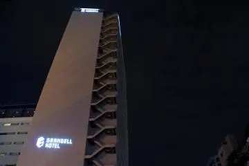 <p>Anda harus pergi ke bagian tengah untuk berpesta&nbsp; di Teras G</p>