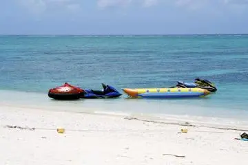 All set to zoom ! Variety of marine sports at Nagannu island.