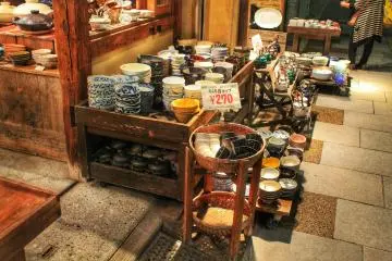 <p>Lots of rice bowls on display</p>