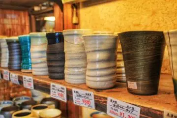 <p>Stoneware teacups</p>