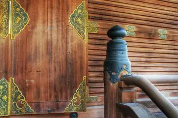 <p>Shitaya Jinja has a lot of beautiful details</p>