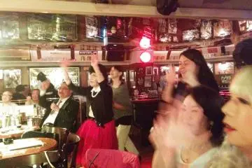 <p>Everyone dances at Kento's!</p>