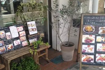 <p>Jalan masuk&nbsp; &nbsp;</p>