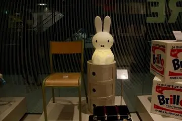 <p>Nijntje (Miffy) lamp (&yen;30,240)</p>