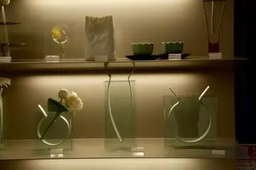 <p>Beautiful vases from the inside and outside (starting at &yen;6,912)</p>