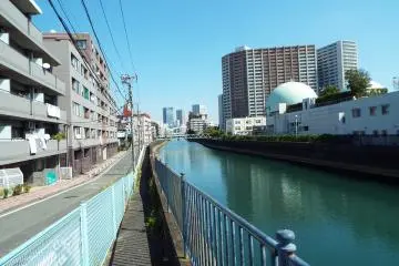 <p>Kanal dekat Stasiun Yokohama</p>