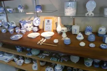 <p>Mikawachi porcelain</p>