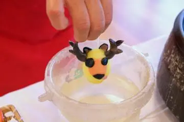 <p>All the finesse of a preschooler but a good result anyway</p>