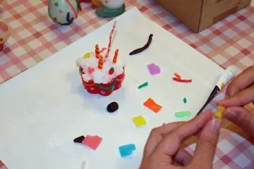 <p>My neighbor's cupcake candle</p>