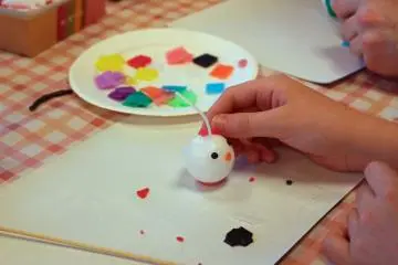 <p>A Hello Kitty! candle takes shape</p>