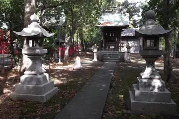 <p>Big lanterns for a small side shrine</p>