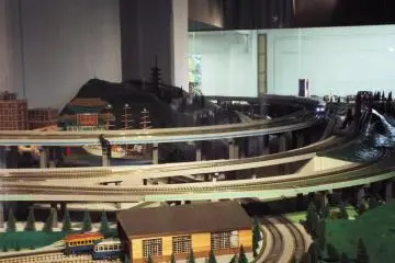 <p>O gauge train platform</p>