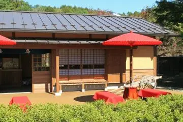 <p>The restaurant offers great lunch courses</p>
