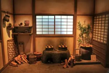 <p>The trick house with hidden doors and traps&mdash;watch out!</p>
