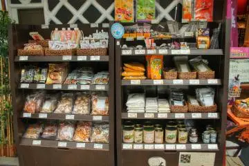 <p>Tomizawa offers more than 2900 different products</p>