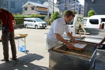 <p>Swishing the pulp forward and backward helps create a uniform thickness &nbsp;</p>
