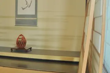 <p>A display room with Japanese furniture made with karakami</p>