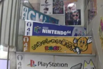 ¡Hasta las escaleras están decoradas!