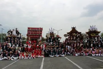<p>Semuanya ada 5 tim</p>